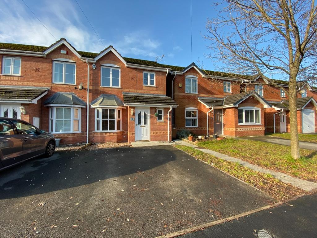 Latham Avenue, NewtonLeWillows, Merseyside, WA12 3 bed semidetached