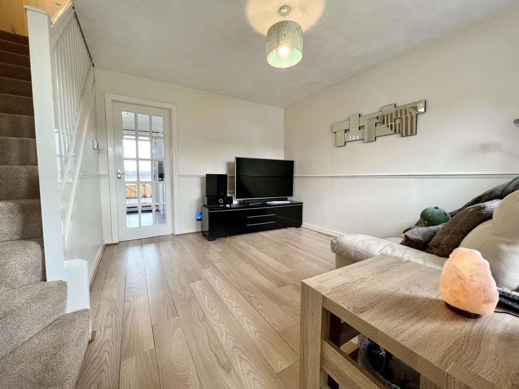 4 Flures Avenue, Erskine 2 bed terraced house £145,000