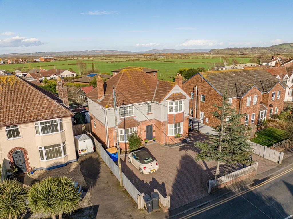 Berrow Road, BurnhamonSea, Somerset, TA8 3 bed detached house for