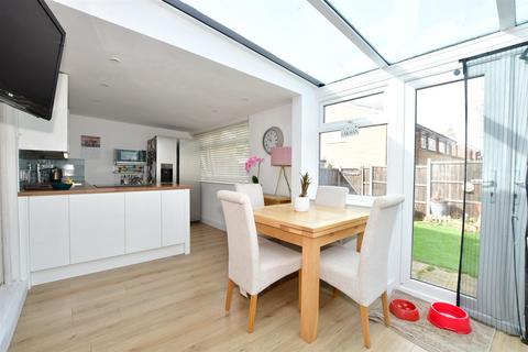 16 Crown Road, Edenbridge, TN8 6AW