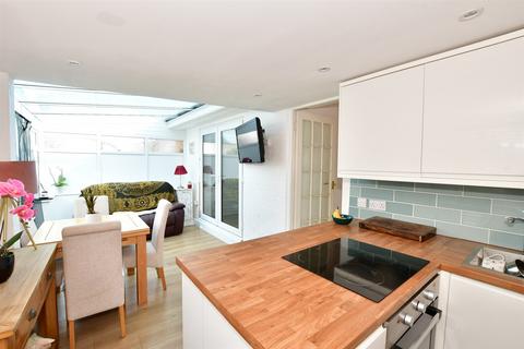 16 Crown Road, Edenbridge, TN8 6AW
