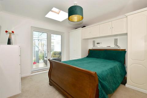 16 Crown Road, Edenbridge, TN8 6AW