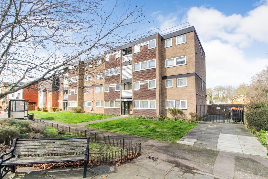 Camford Court, Kempston, Bedford 2 bed apartment £175,000