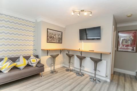 4 bedroom terraced house to rent - Hessle Road, Hyde Park, Leeds, LS6