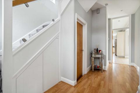 16 Silverdale Road, Bushey, WD23 2LZ