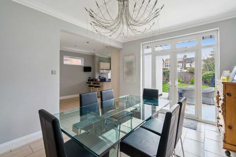 16 Silverdale Road, Bushey, WD23 2LZ
