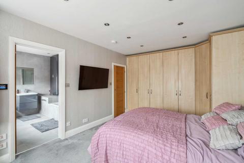 16 Silverdale Road, Bushey, WD23 2LZ