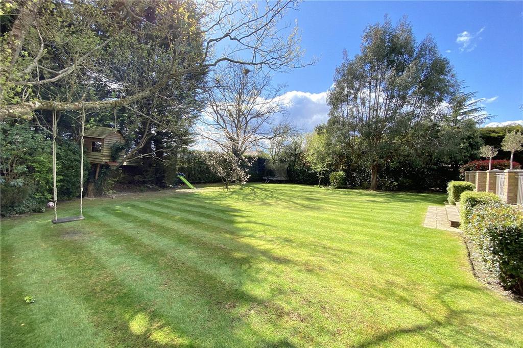 Mayflower Way, Farnham Common, SL2 6 bed detached house £1,850,000