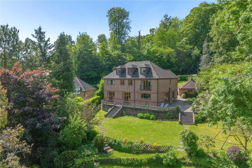 Berry Lane, Chorleywood, Rickmansworth, Hertfordshire, WD3 6 bed