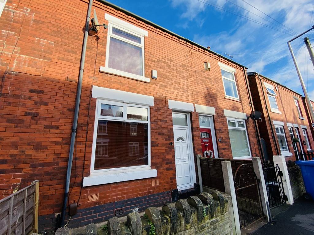 Islington Road, Great Moor... 2 bed terraced house £900 pcm (£208 pw)
