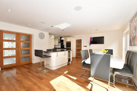 5 bedroom detached house for sale - Chilton Avenue, Temple Ewell, Dover, Kent