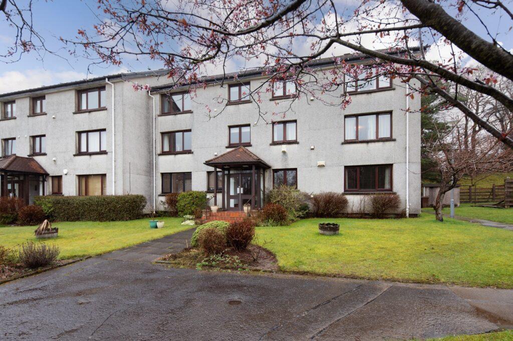 Buchanan Drive, Newton Mearns 2 bed flat for sale £149,000