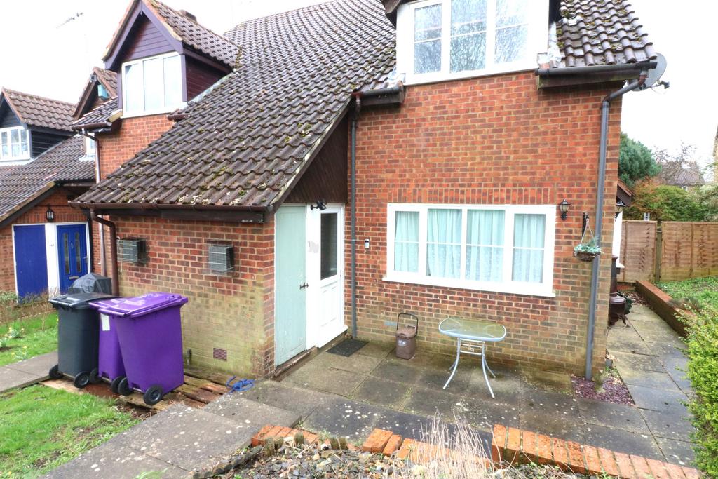Wadnall Way, Knebworth, SG3 1 bed cluster house £900 pcm (£208 pw)