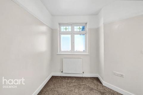 4 bedroom terraced house to rent, Mundania Road, London
