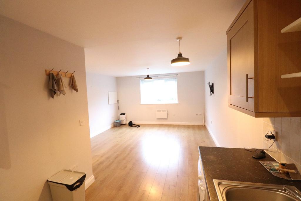 Horsforde View, Bramley, Leeds, West... 2 bed flat £775 pcm (£179 pw)