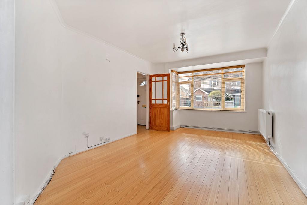 Caithness Road, Stamford, PE9 3 bed semidetached house £975 pcm (£