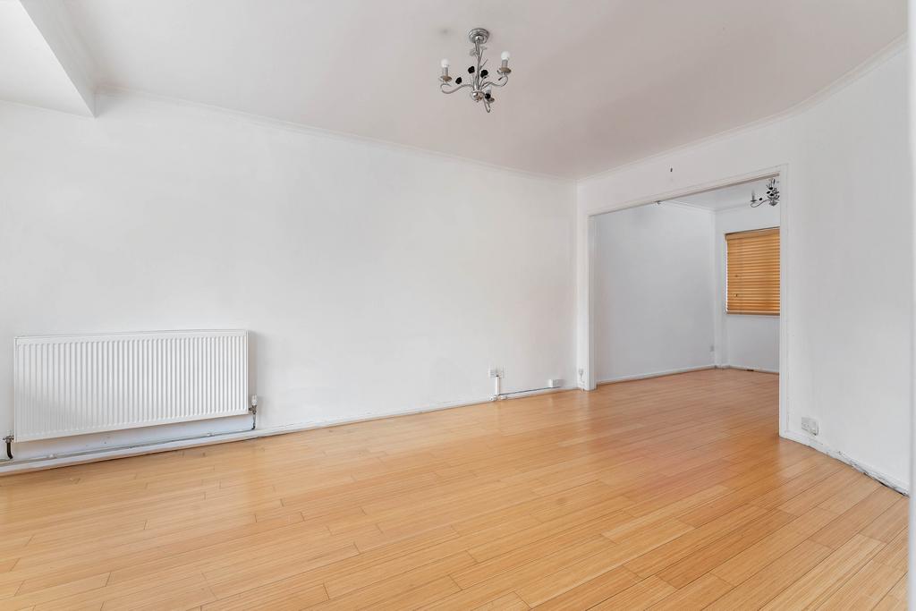 Caithness Road, Stamford, PE9 3 bed semidetached house £975 pcm (£