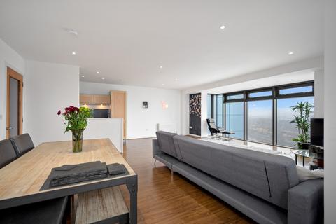 13/2, 1 Meadowside Quay Square, Glasgow, G11 6BS