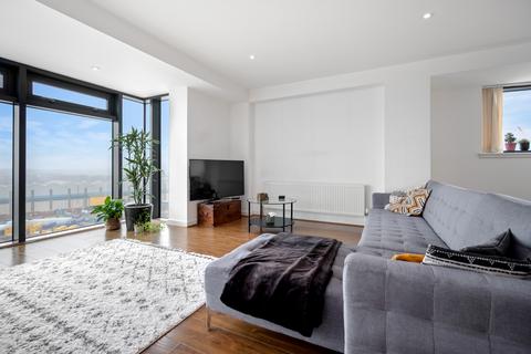 13/2, 1 Meadowside Quay Square, Glasgow, G11 6BS