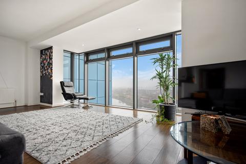 13/2, 1 Meadowside Quay Square, Glasgow, G11 6BS