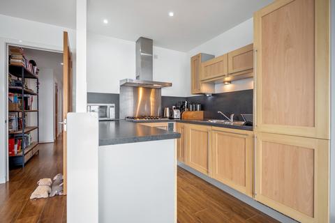 13/2, 1 Meadowside Quay Square, Glasgow, G11 6BS