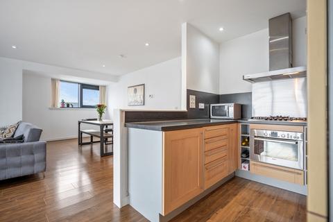 13/2, 1 Meadowside Quay Square, Glasgow, G11 6BS
