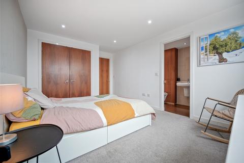 13/2, 1 Meadowside Quay Square, Glasgow, G11 6BS
