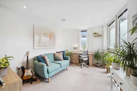 28 Baltic Avenue, Brentford, TW8 0LL