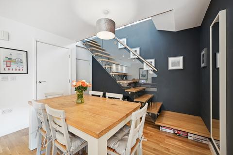 28 Baltic Avenue, Brentford, TW8 0LL