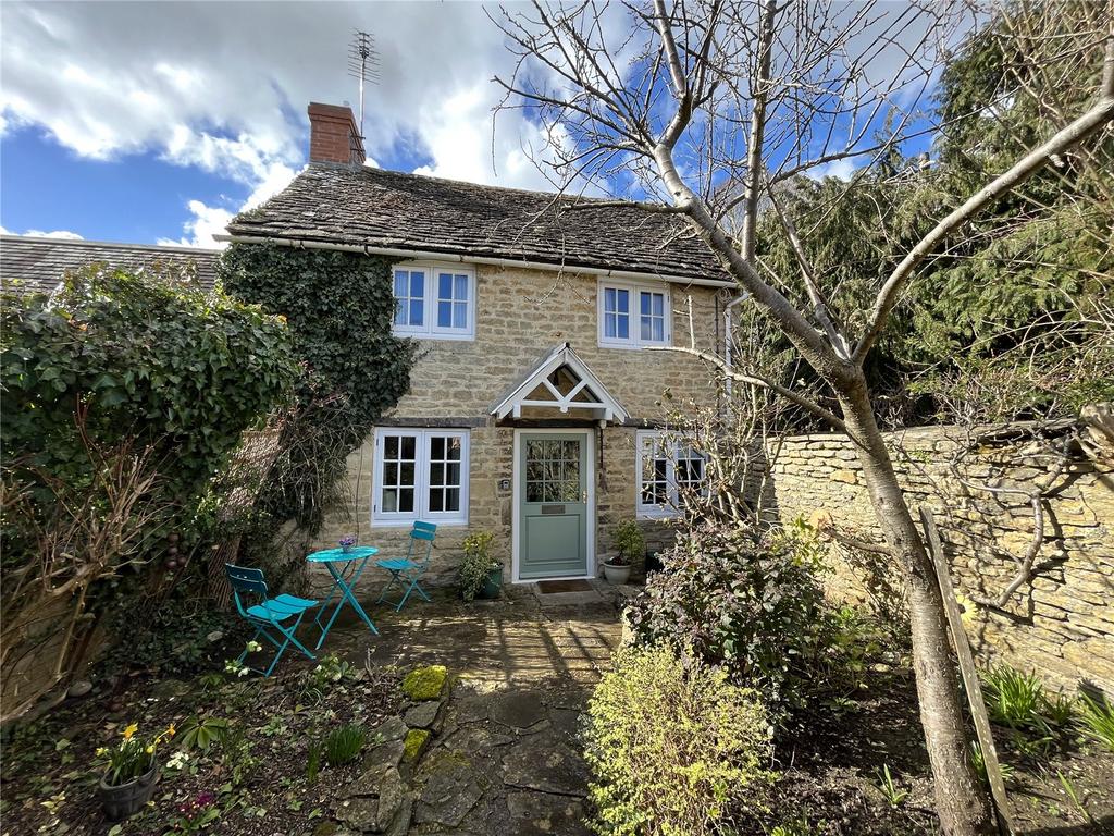 Sherborne Street, Lechlade, Gloucestershire, GL7 2 bed semidetached