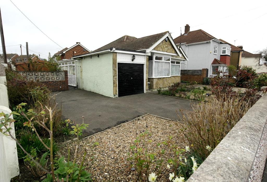 Moor Lane, Upminster, Essex 2 bed detached bungalow £450,000