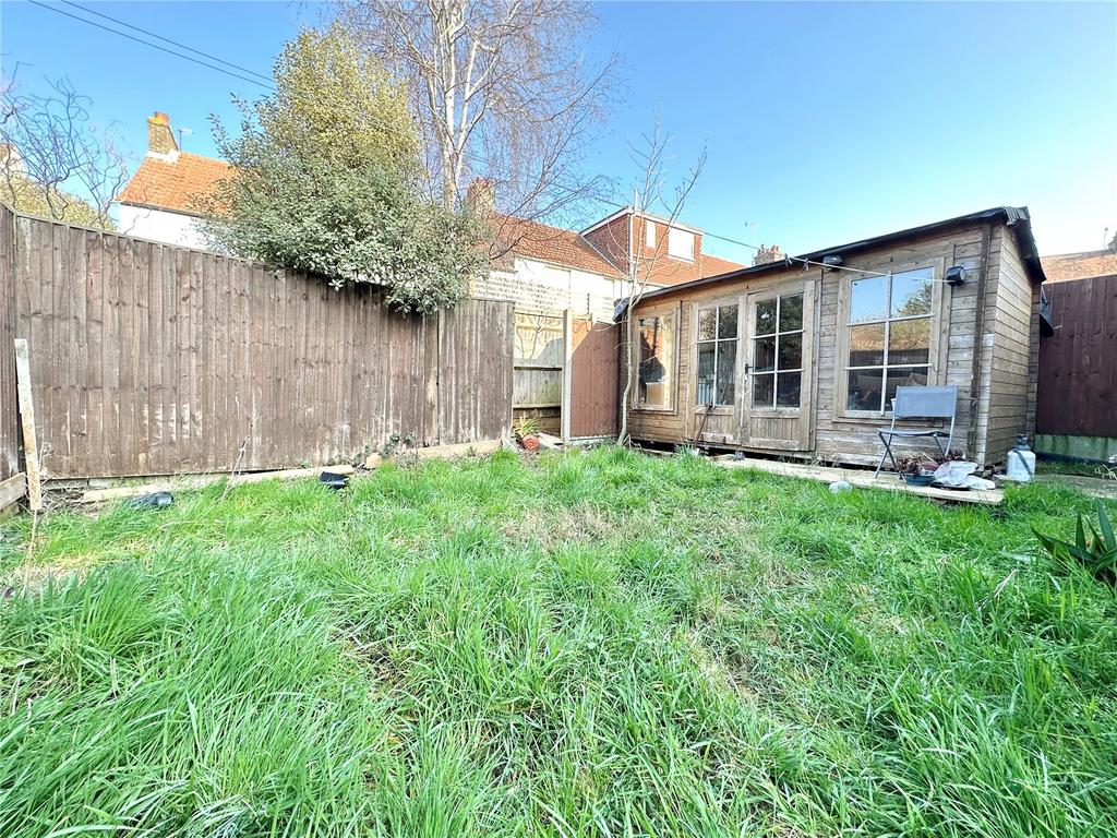 Shelldale Avenue, Portslade, Brighton, East Sussex, BN41 5 bed end of