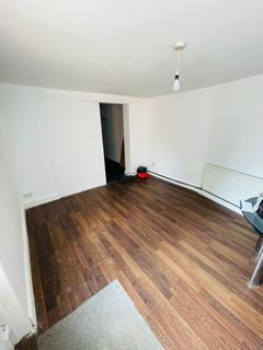 3 bedroom flat to rent, Woodgate Lane, Harbourne, B32 3QU