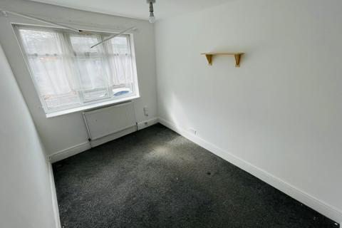 3 bedroom flat to rent, Woodgate Lane, Harbourne, B32 3QU