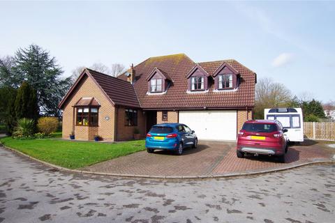 4 bedroom detached house for sale - Orchard Close, Roos, East Yorkshire, HU12