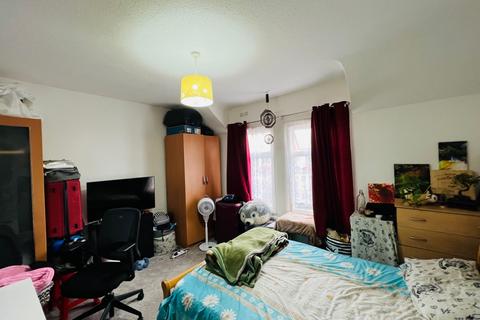 40 Albert Road, Hounslow, TW3 3RW