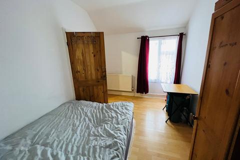 40 Albert Road, Hounslow, TW3 3RW