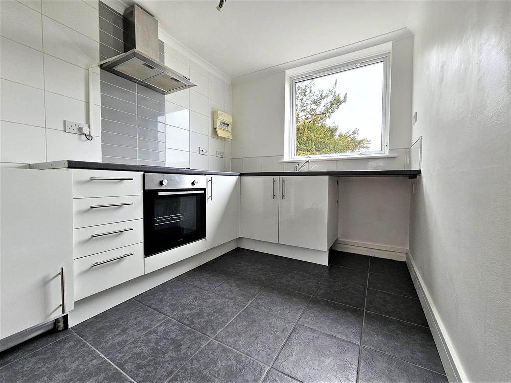 Elmfield Gardens, Worcester... 2 bed £140,000