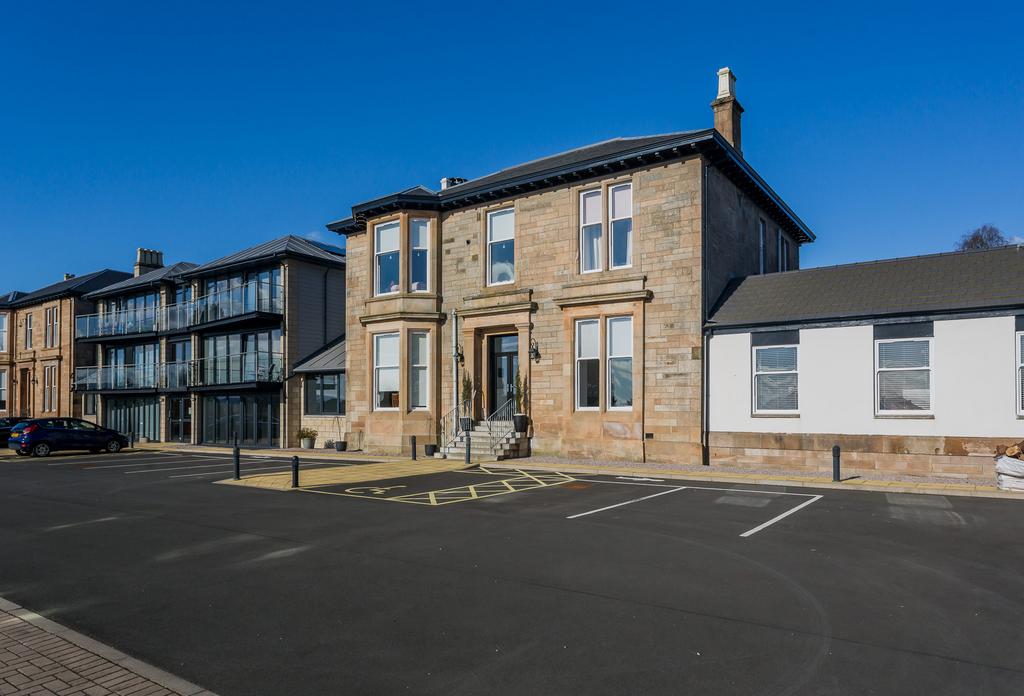 Apartment 15, 70 Colquhoun Street, Helensburgh, G84 9JR 3 bed flat for
