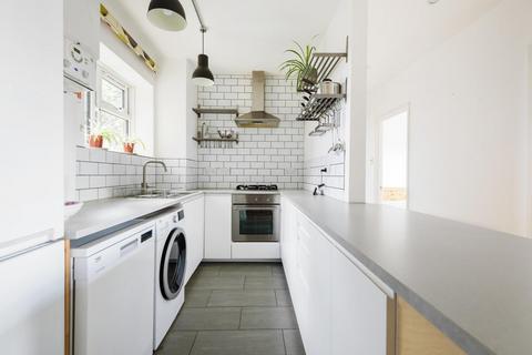 3 bedroom flat for sale - Burmester Road, Earlsfield
