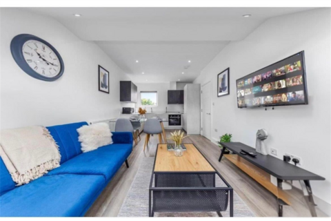 undefined, Station Road, Hendon, NW4