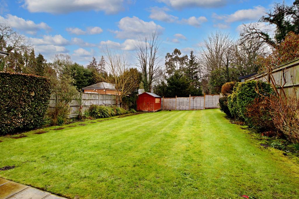 Paines Lane, Pinner Village. HA5 6 bed detached house for sale £1,500,000