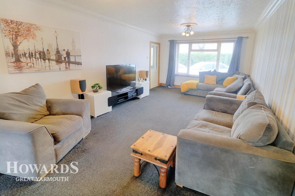 Yarmouth Road, Ormesby 4 bed detached house for sale £390,000