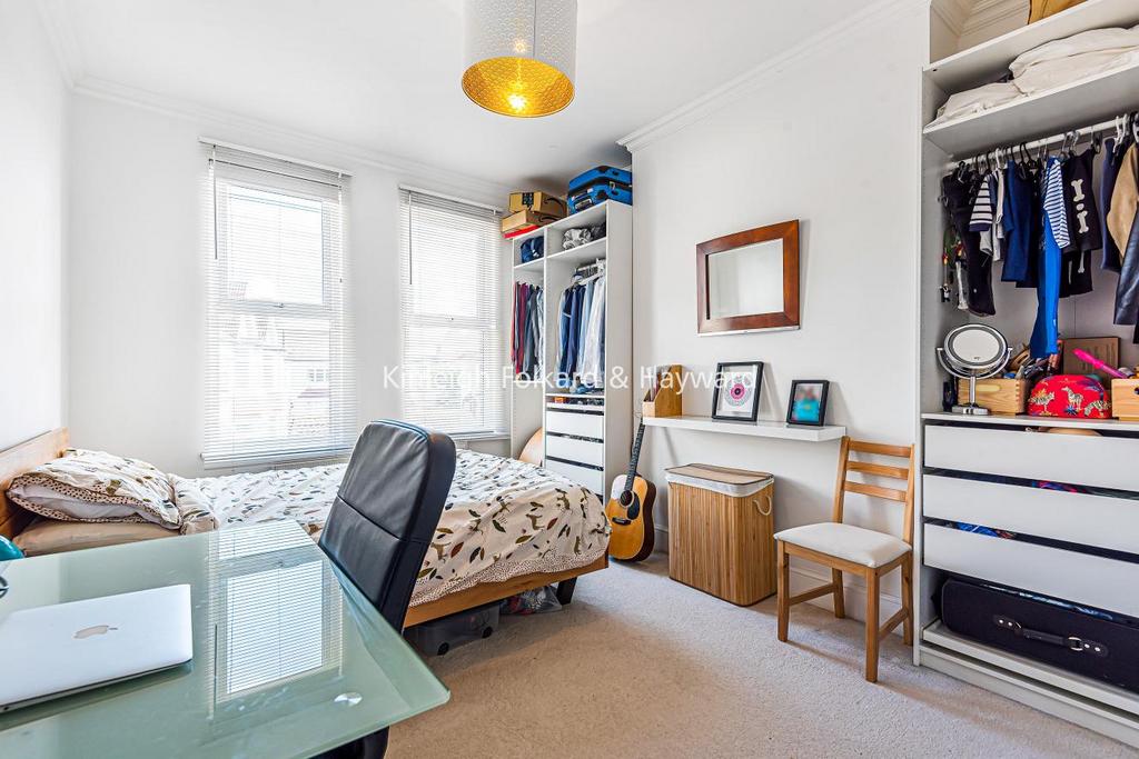 Thornsbeach Road, Catford 3 bed flat for sale £399,995