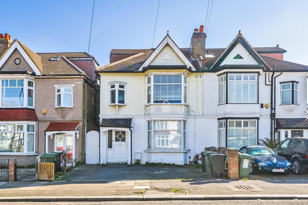 Thornsbeach Road, Catford 3 bed flat £399,995