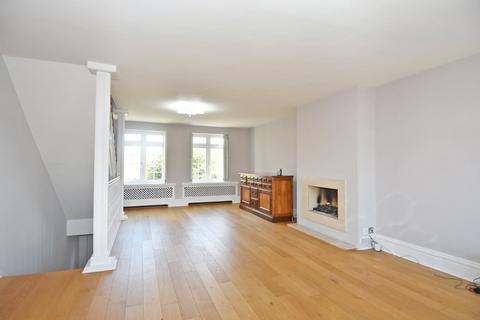 3 bedroom terraced house to rent, The Bench, Ham Street, Richmond, TW10