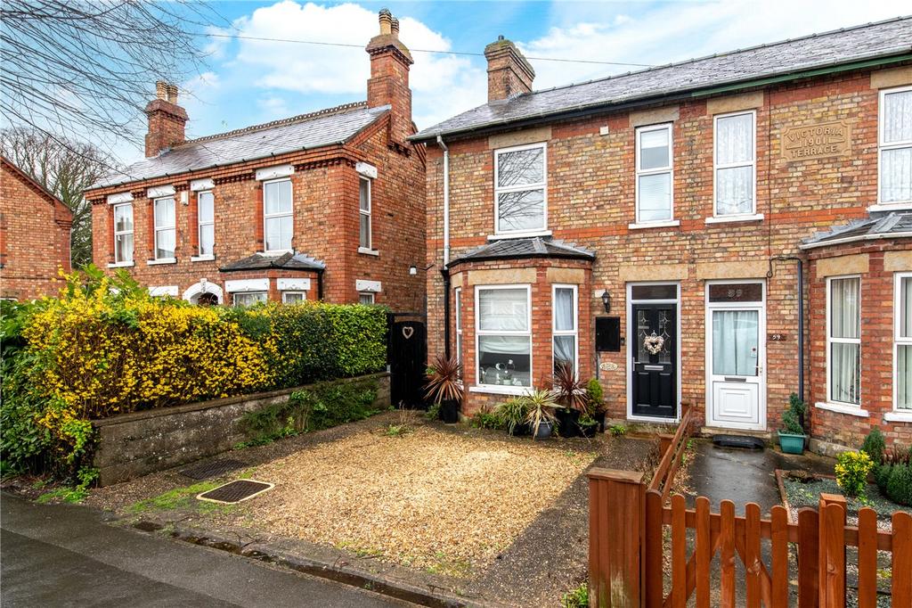 Station Road, Ruskington, Sleaford, Lincolnshire, NG34 3 bed end of terrace house for sale £