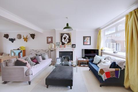 10 Westlyn Close, Rainham, RM13 9JP