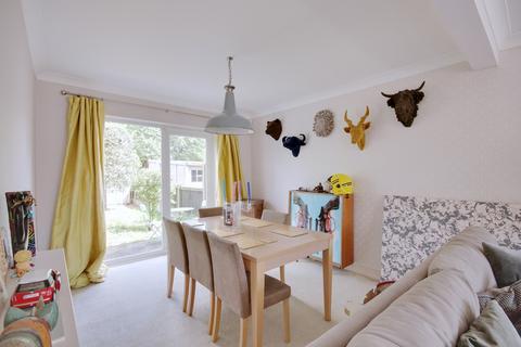 10 Westlyn Close, Rainham, RM13 9JP