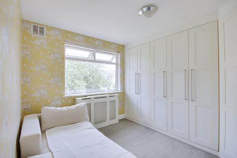 10 Westlyn Close, Rainham, RM13 9JP